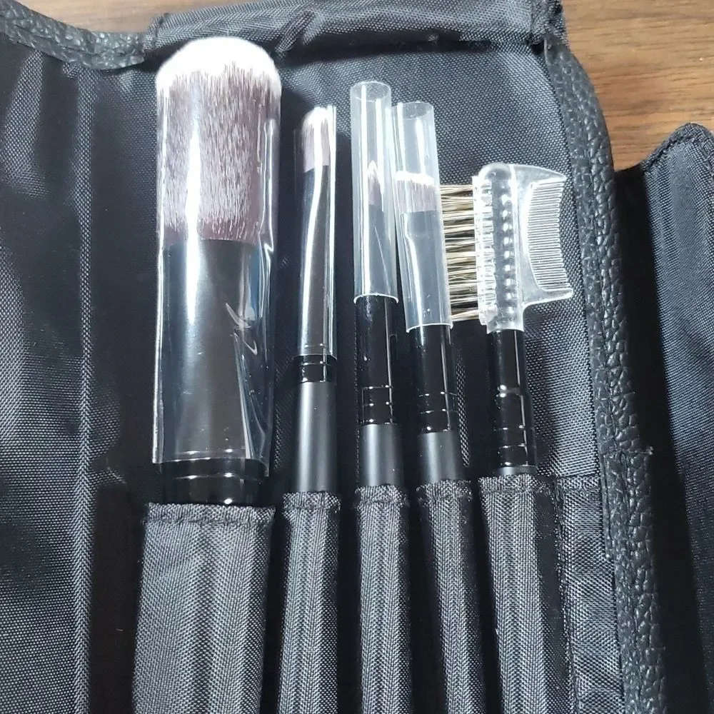 NEW L'bri Make-Up Brush Travel Kit‎